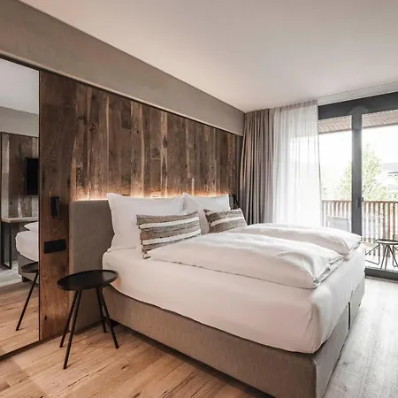 Hotel Löwenhof 4*